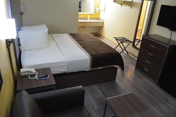 Room 43 of 49