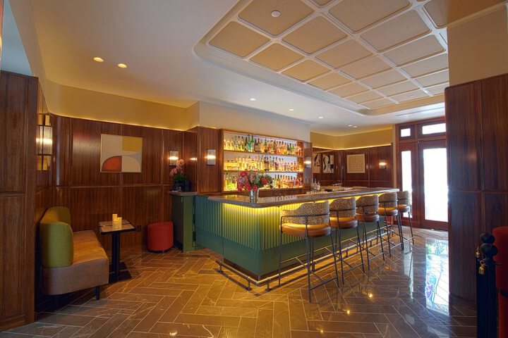 Lounge 66 of 78