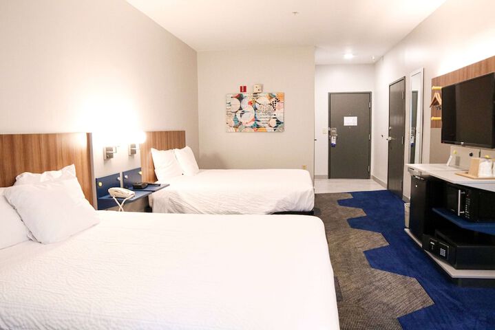 Room 13 of 34