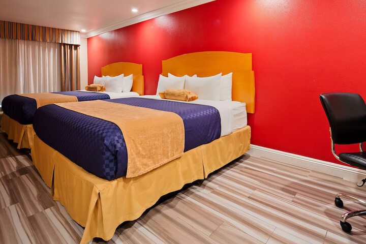 Room 18 of 32