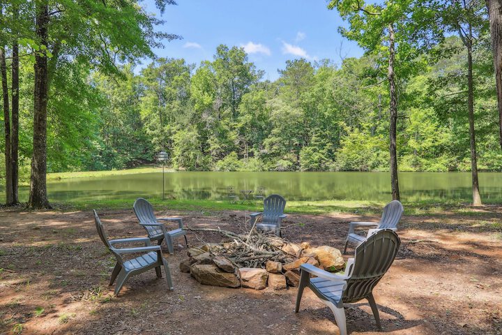 Lakefront Hamilton Cabin w / Dock & Fire Pit!