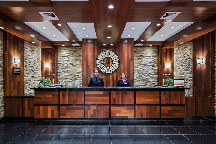 Crowne Plaza Newark Airport by IHG