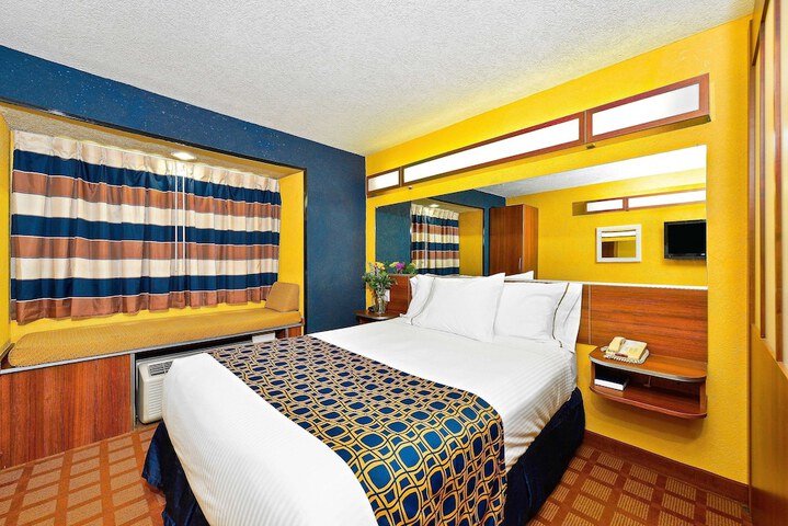 Room 17 of 25