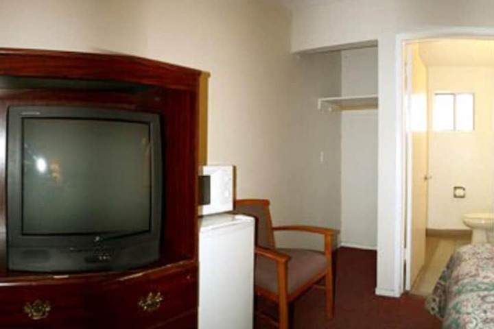 Sunset Inn and Suites