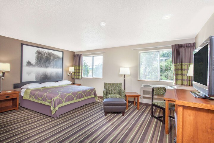Super 8 by Wyndham Richlands / Claypool Hill Area