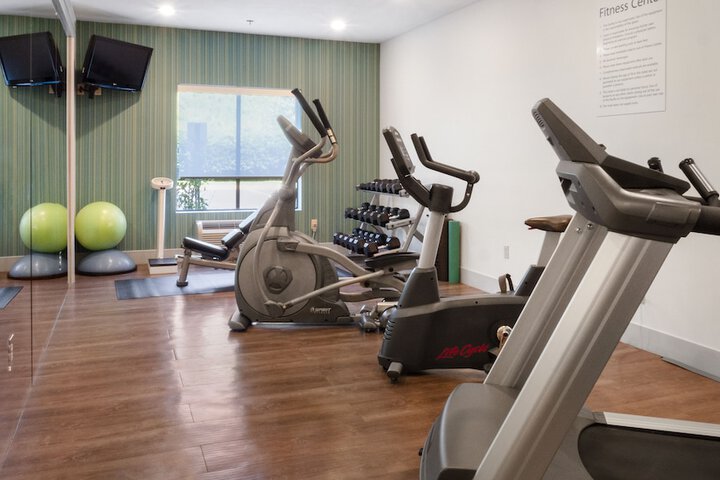 Holiday Inn Express and Suites Newton by IHG