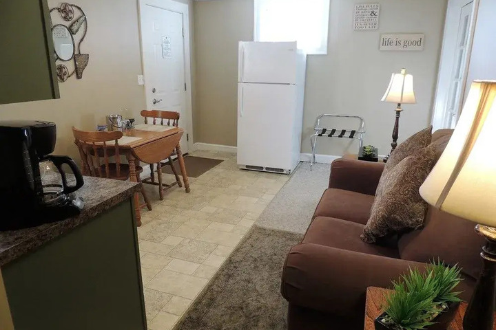 DONNAS PREMIER LODGING