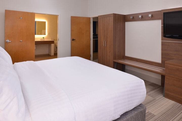 Room 33 of 50