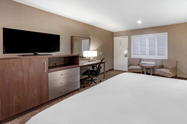 Room 25 of 48