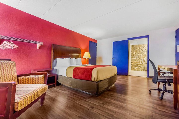 Econo Lodge Inn & Suites Brookings