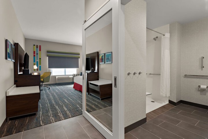 Room 35 of 61