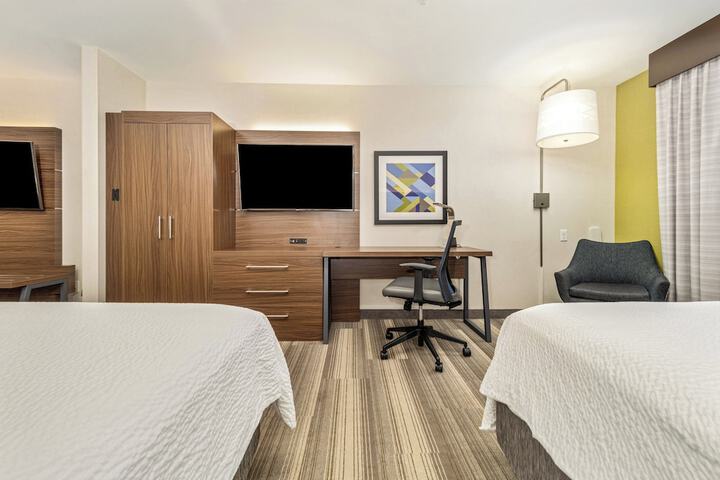 Room 169 of 348