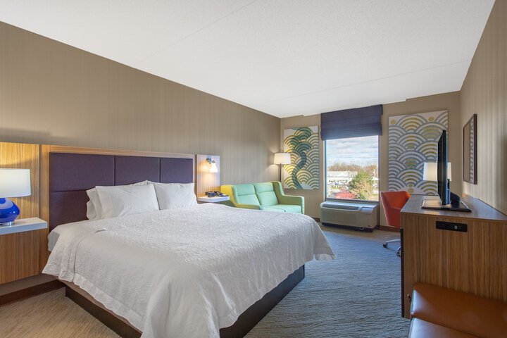 Hampton Inn & Suites Albany Airport