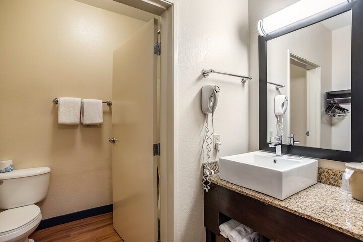 Room 11 of 34