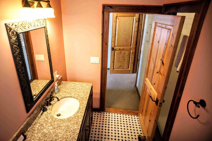 Room 171 of 241