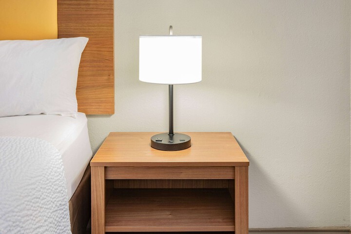 Days Inn & Suites by Wyndham Huntsville