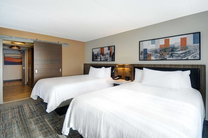 Room 28 of 104