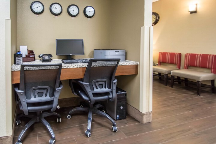 Comfort Inn & Suites DeLand - near University