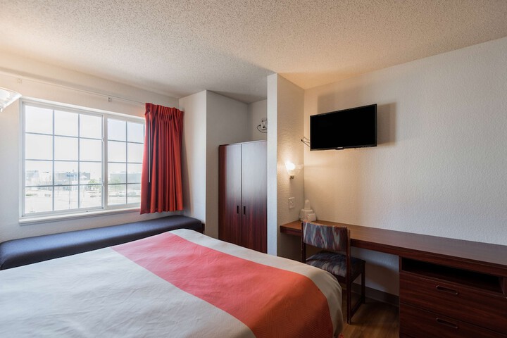 Room 21 of 38