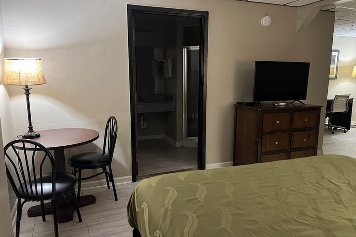 Room 13 of 28