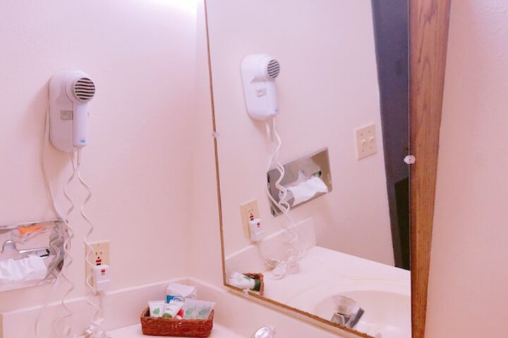 Room 63 of 81