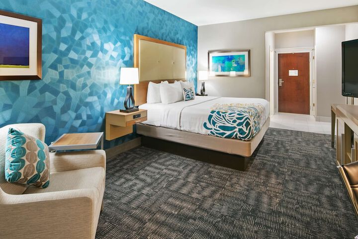 Room 25 of 39