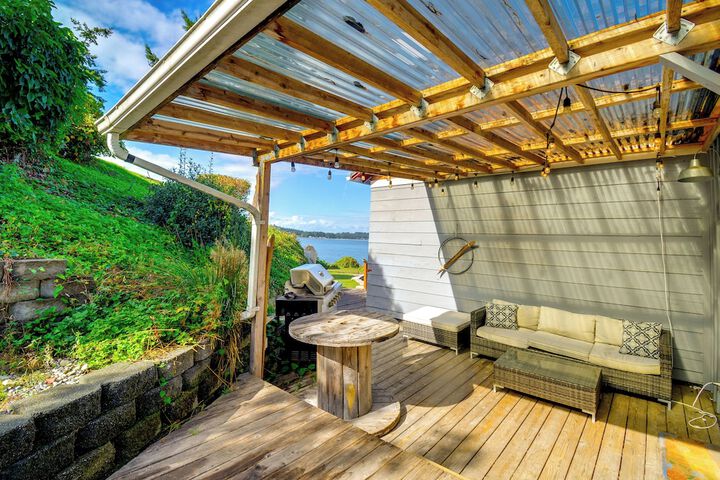 Gig Harbor House w / Private Beach + Views!
