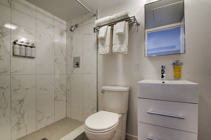 Room 21 of 111