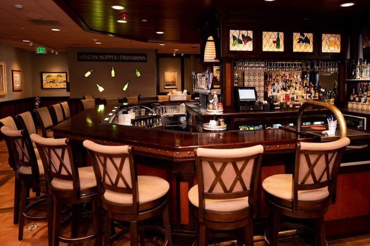Lounge 52 of 80