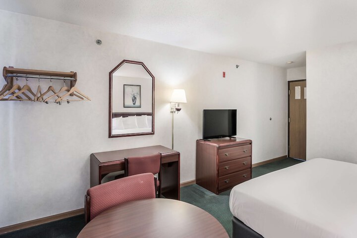 Room 28 of 33