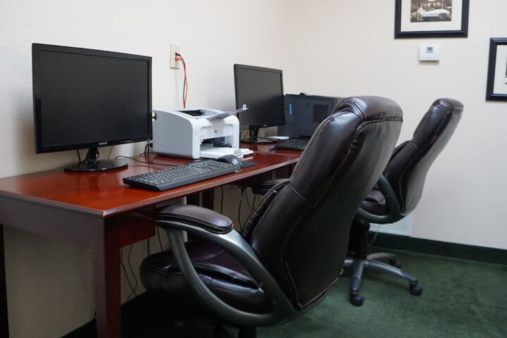 Business Center 32 of 34