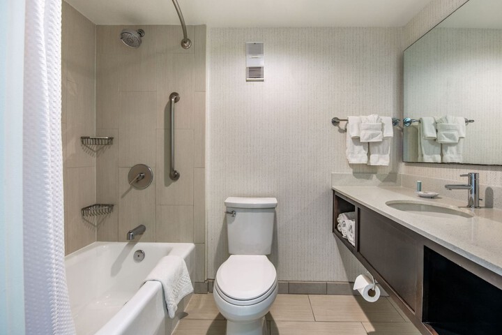 Holiday Inn Oxnard – Ventura by IHG