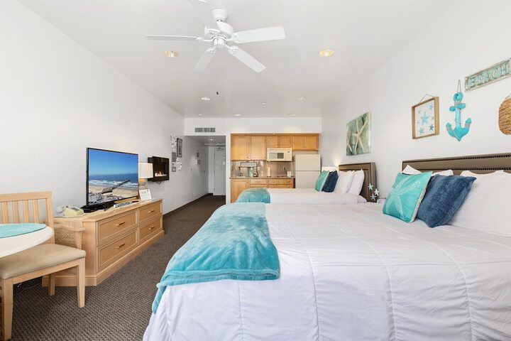 Beach House Inn & Suites