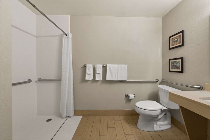 Room 35 of 74