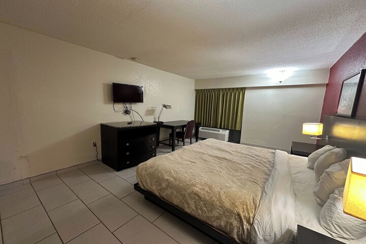 Room 7 of 14