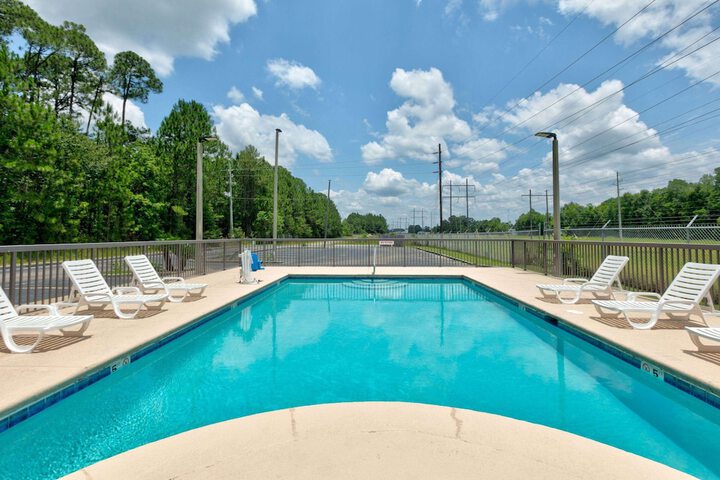 Pool 4 of 33
