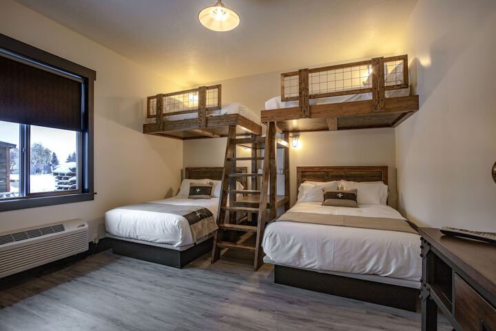 Room 17 of 28
