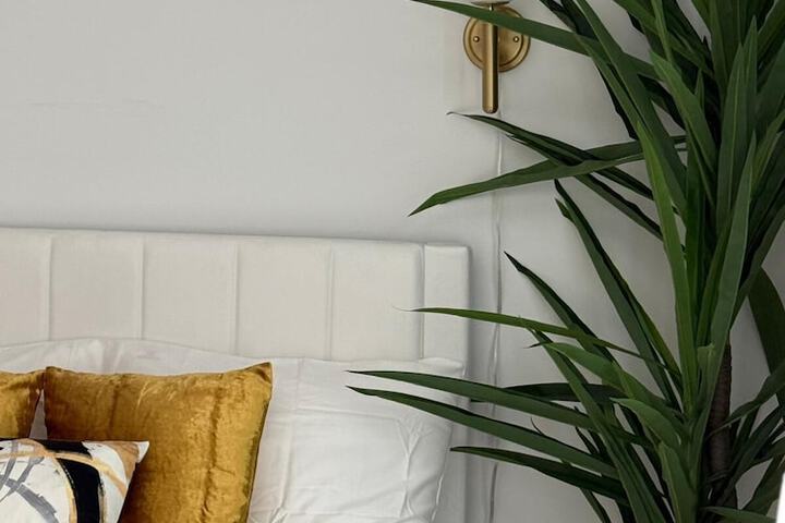 Elegant Hideaway with Free Parking