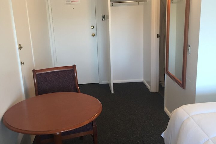 Room 22 of 34