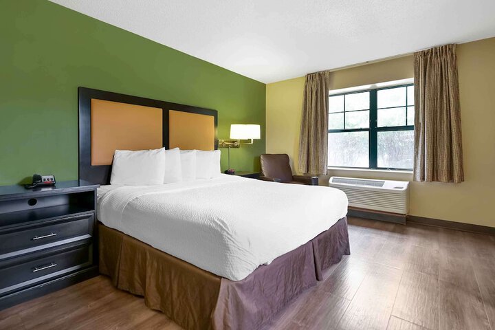 Room 2 of 9