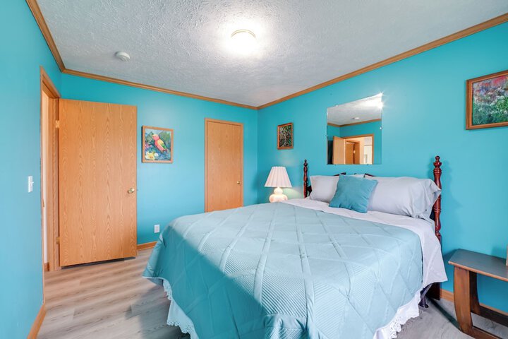 Warm & Inviting Family Home - 2 Mi to Golf Course!
