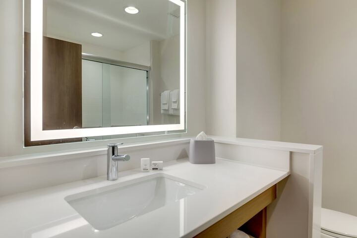 Room 32 of 48