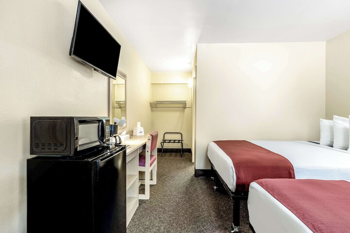 Room 21 of 35