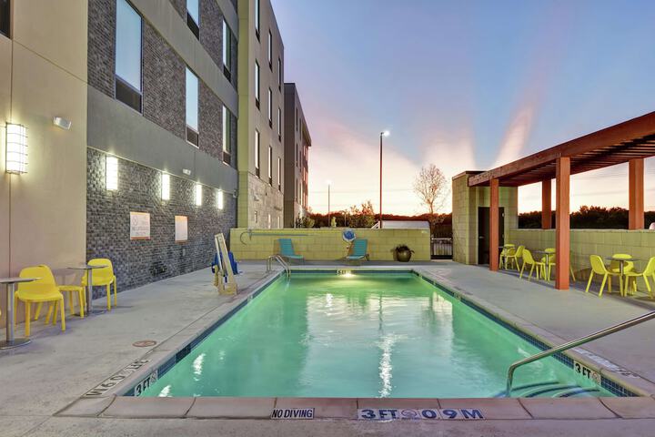 Pool 4 of 44