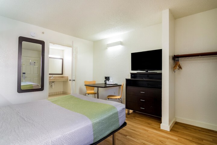 Room 43 of 64