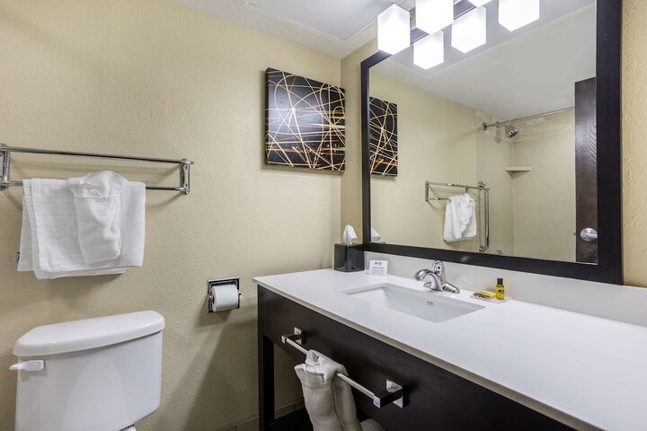 Room 21 of 32