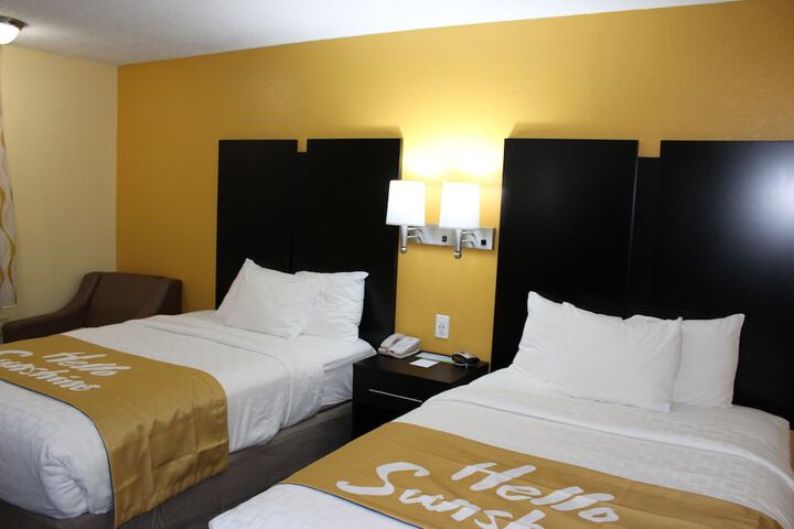 Days Inn by Wyndham Canton