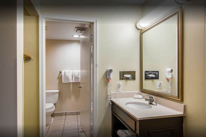 Room 9 of 16