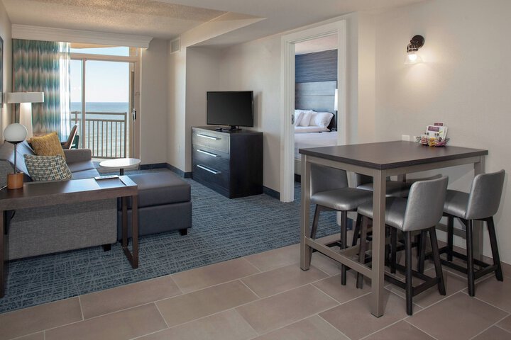 Room 18 of 28