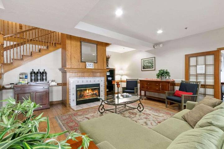 Country Inn & Suites by Radisson Greeley, CO